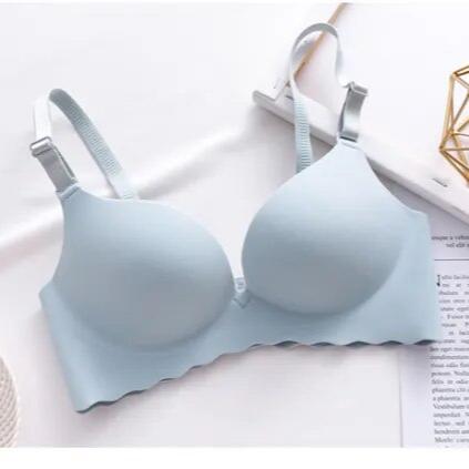 Lift bra for a natural shape in complete discretion